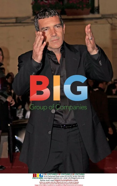 Antonio Banderas Presents Award to Juan Diego