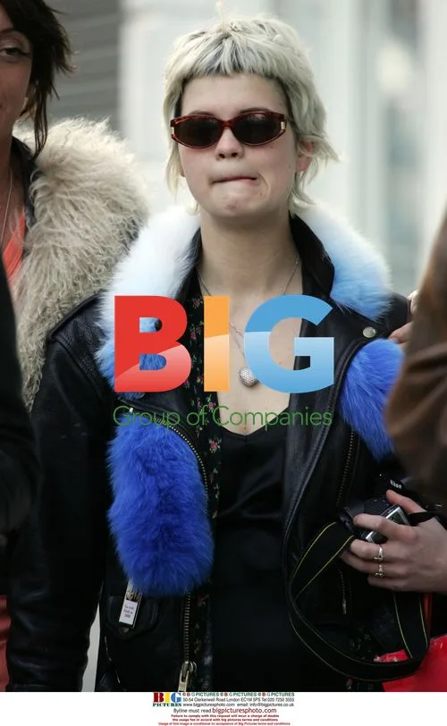 Pixie Geldoff and Mischa Barton Picnic in London