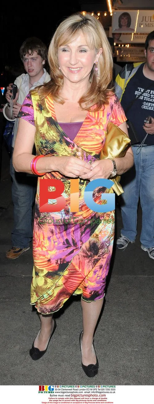 Leslie Garrett leaves 'Calendar Girls' theatre