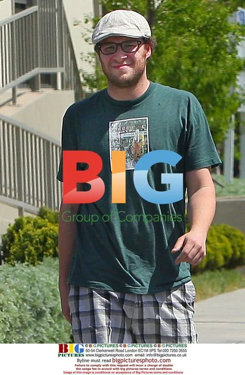 Seth Rogen and Lauren Miller shop for plants
