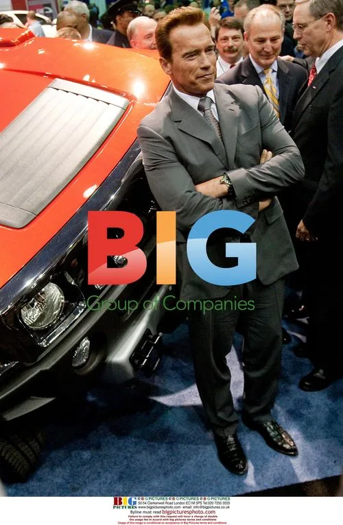 Arnold Schwarzenegger Examines Hummer H3 ReEV