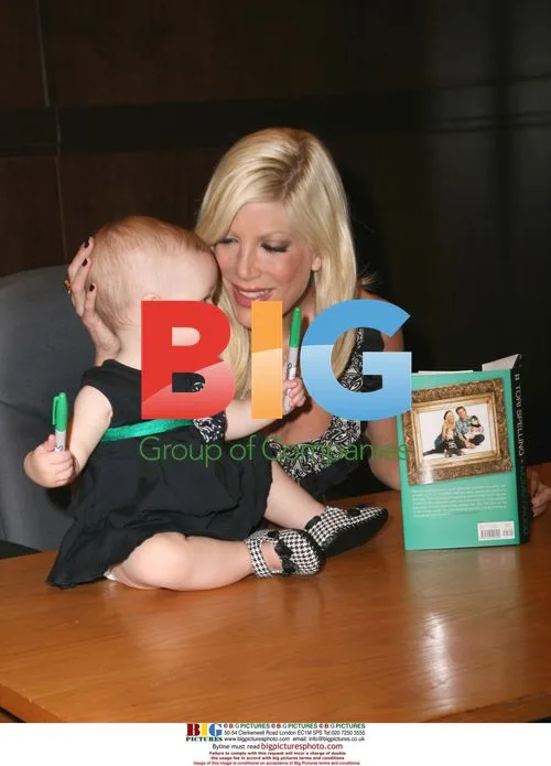 Tori Spelling Book Signing