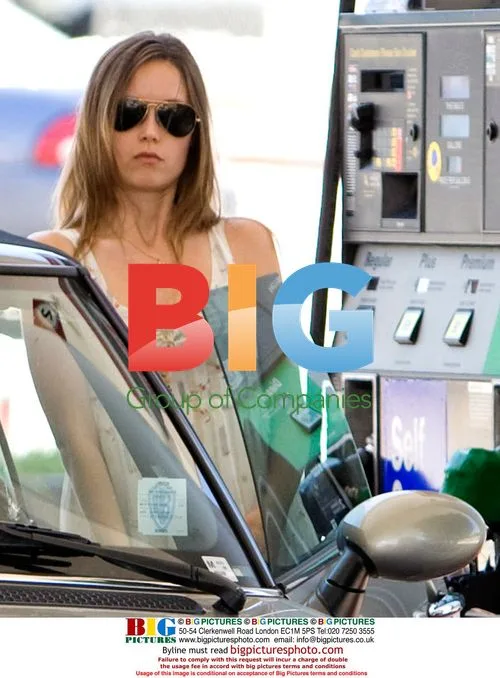 Summer Glau Window Shopping