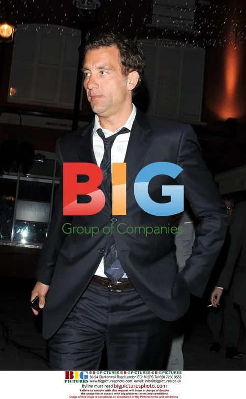 Clive Owen Leaving Momo's Restaurant