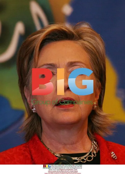 Hillary Clinton meets Iraqi PM in Baghdad