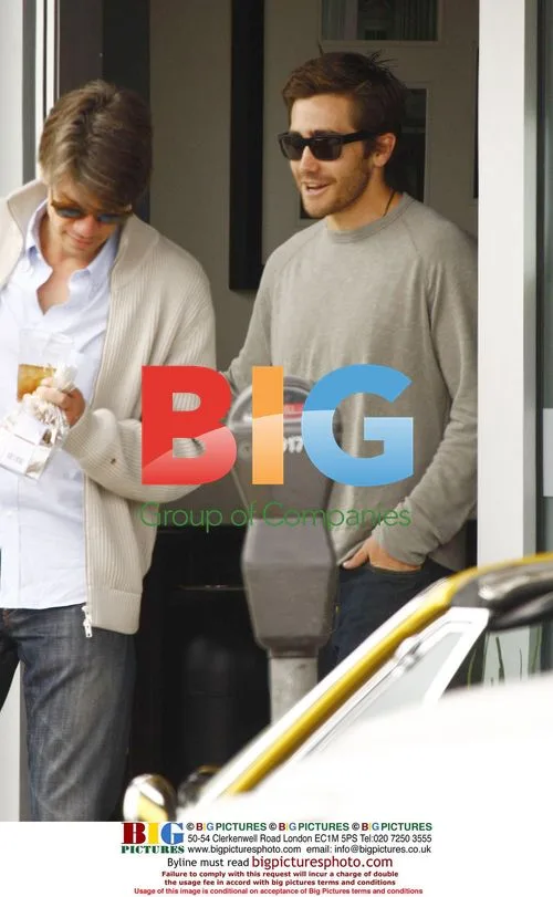 Jake Gyllenhaal has lunch with Stephen Gaghan