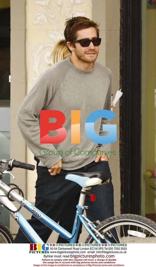 Jake Gyllenhaal Out For Lunch