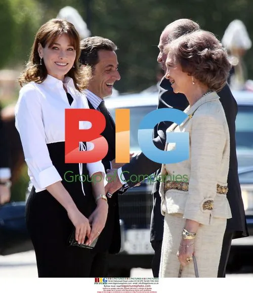 Sarkozy and Bruni meet Spanish royals