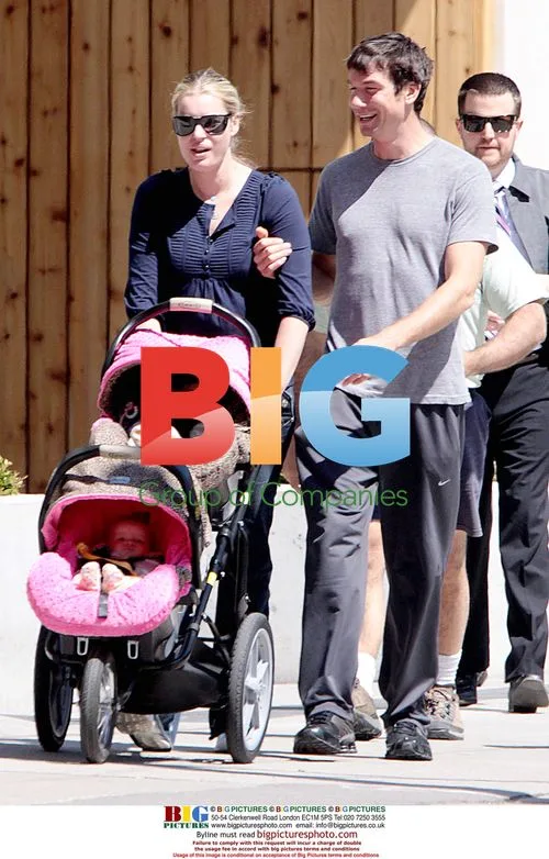 Rebecca Romijn and Jerry O'Connell with Twins