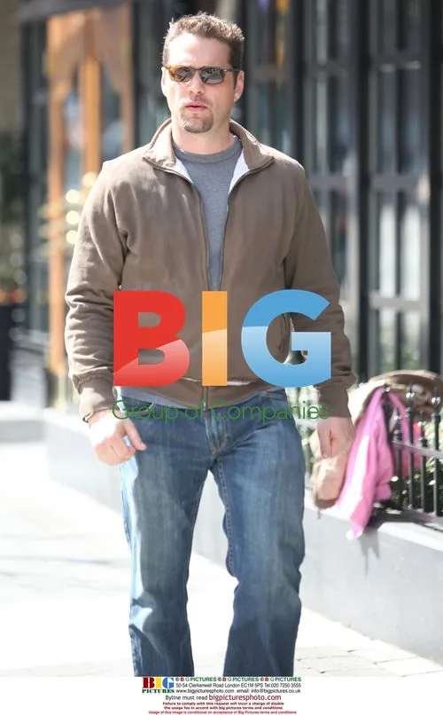 Jason Priestley strolls in downtown Vancouver