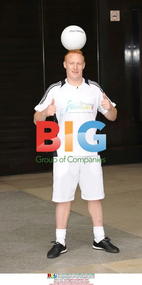 Freestyle footballer Dan Magness' 24-hour 'keepie-ups' record attempt