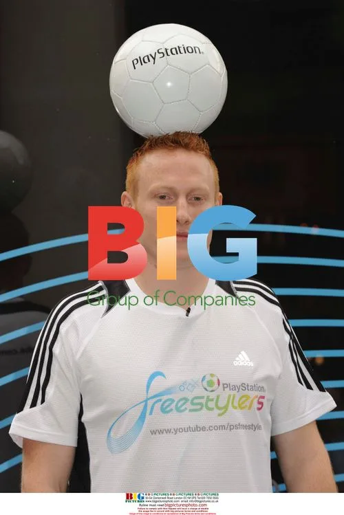 Freestyle footballer Dan Magness in Guinness World Record attempt