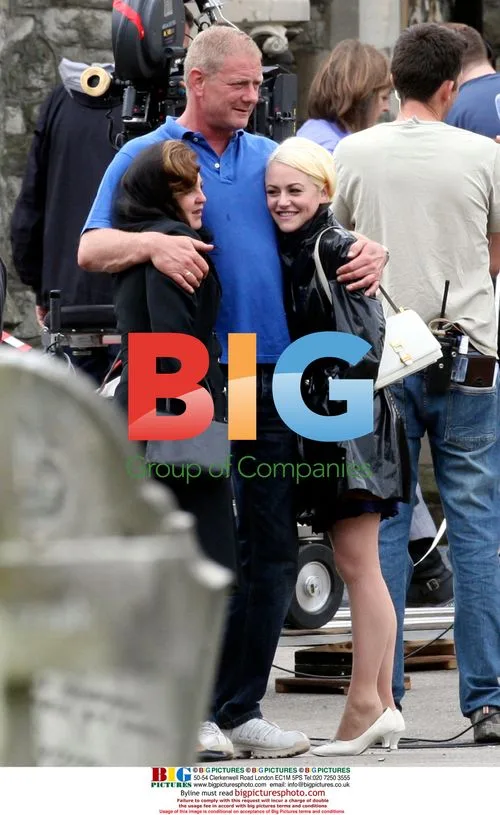 Jaime Winstone and Bob Hoskins on Dagenham Girls set