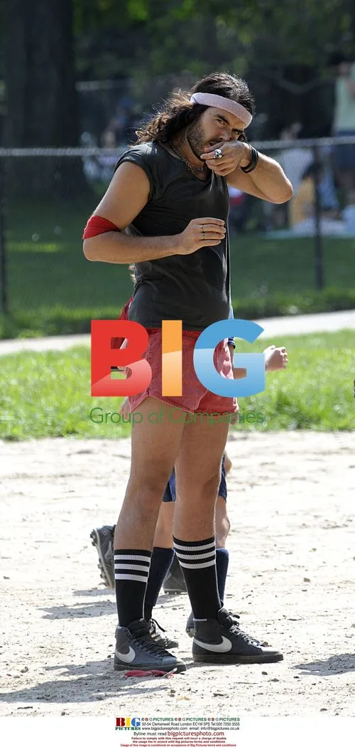 Russell Brand and Jonah Hill on "Get Him to the Greek" set
