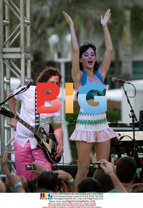 Katy Perry Performs at Miami Concert