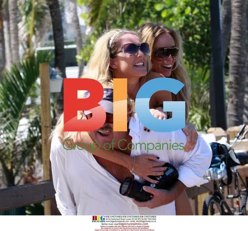 Lauren Pope and Kellie Acreman relax in Miami