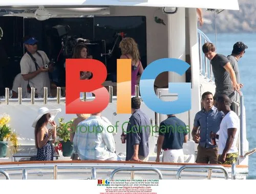 90210 Cast Filming on Yacht