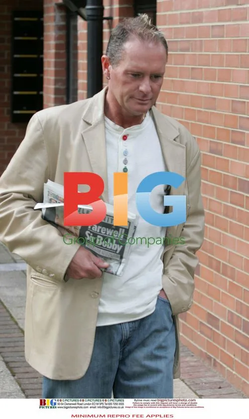 Paul Gascoigne visits Sir Bobby Robson memorial