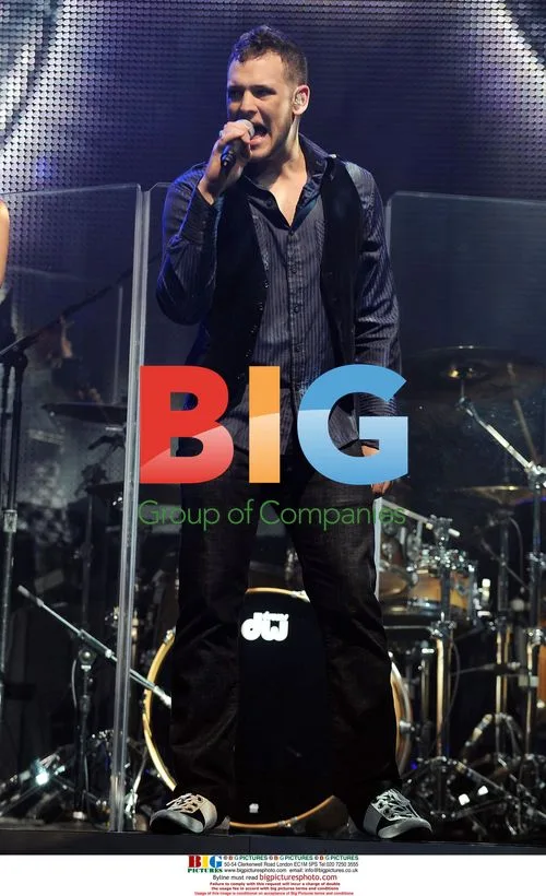Matt Giraud performs at Tampa concert