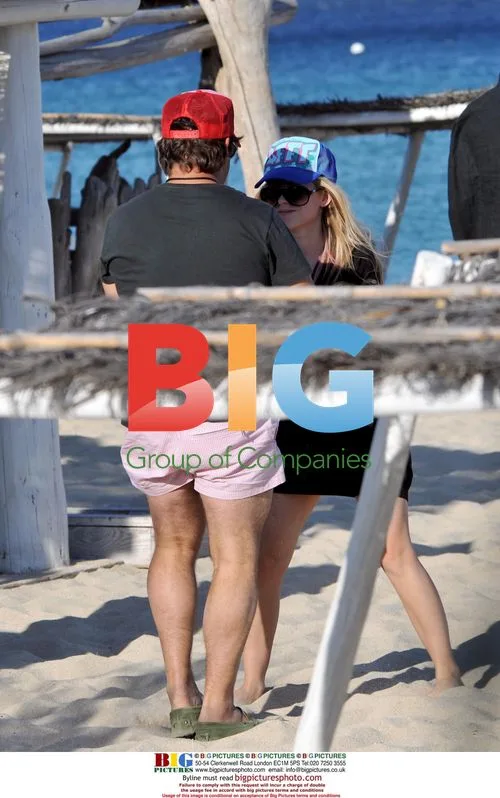 Avril Lavigne Play Fights on Beach