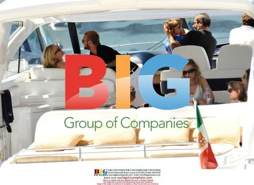 Kate Moss, Jamie Hince, Karen Mulder and Stefano Pilati yacht in St. Tropez