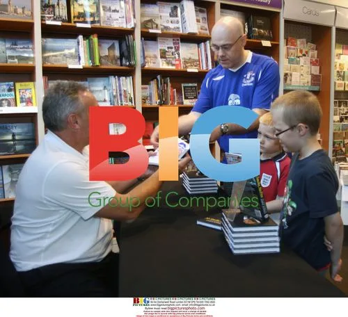 Dave Jones Book Signing in Liverpool