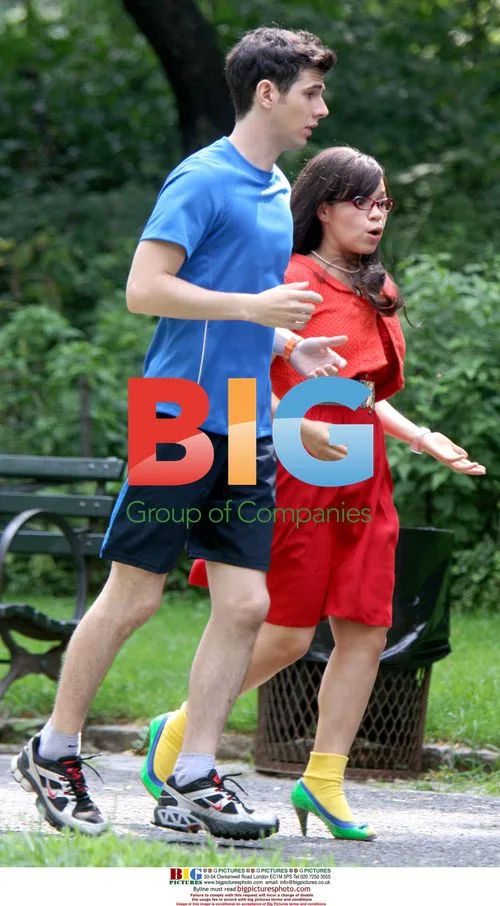Daniel Eric Gold & America Ferrera on 'Ugly Betty' set
