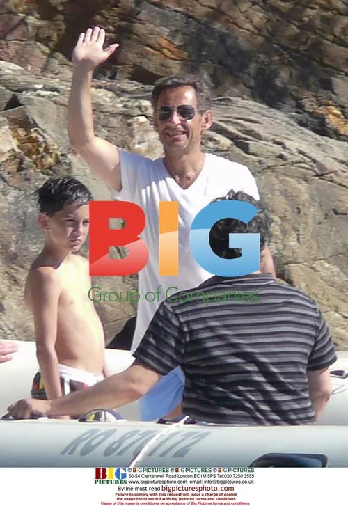 Sarkozy Relaxes on Vacation