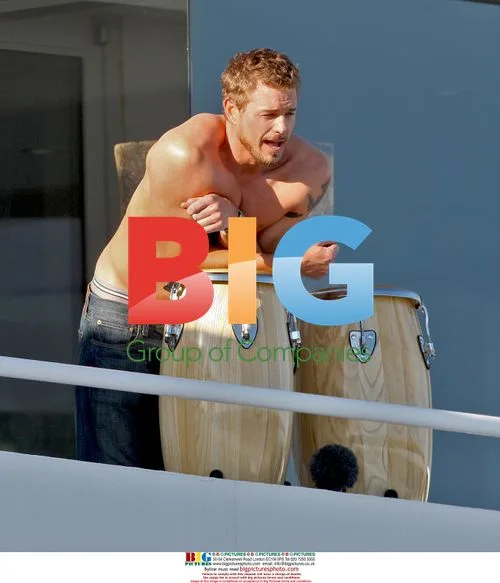 Eric Dane films "Valentine's Day" shirtless