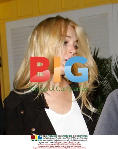 Lindsay Lohan and Samantha Ronson Smoke Outside Restaurant