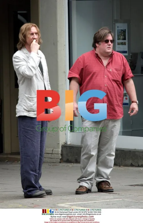 Colin Farrell and David Thewlis on the set of London Boulevard