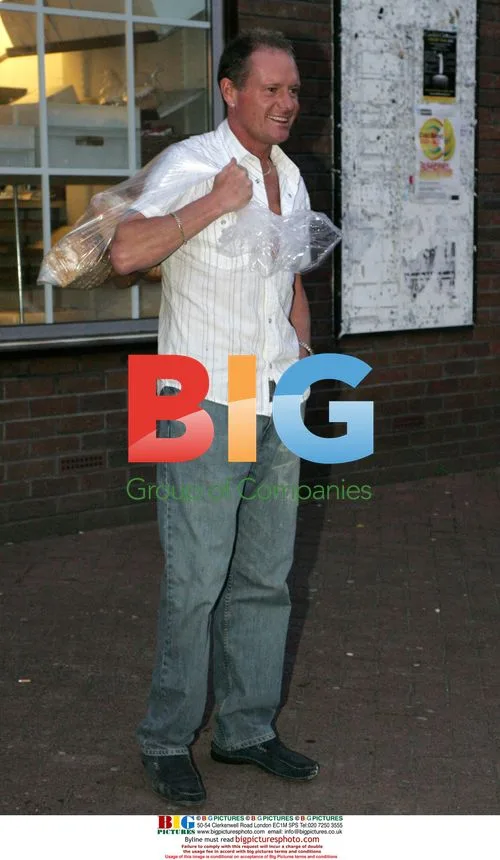 Paul Gascoigne buys bread in Newcastle