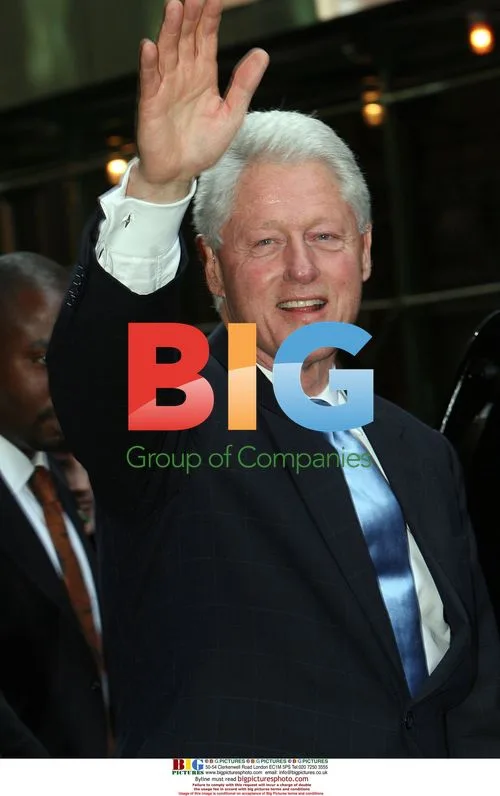 Bill Clinton leaving Scholastic store