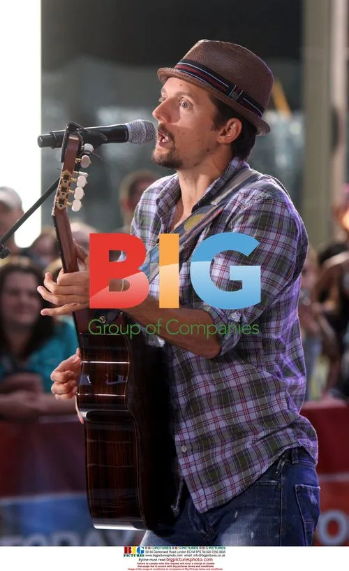 Jason Mraz Performs at Today Show Concert Series
