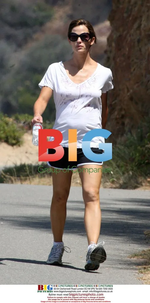 Jennifer Garner and Victor Garber hiking