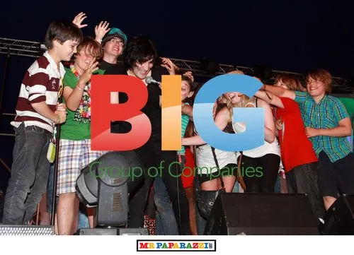 Noel Fielding Mobbed at Big Chill Festival