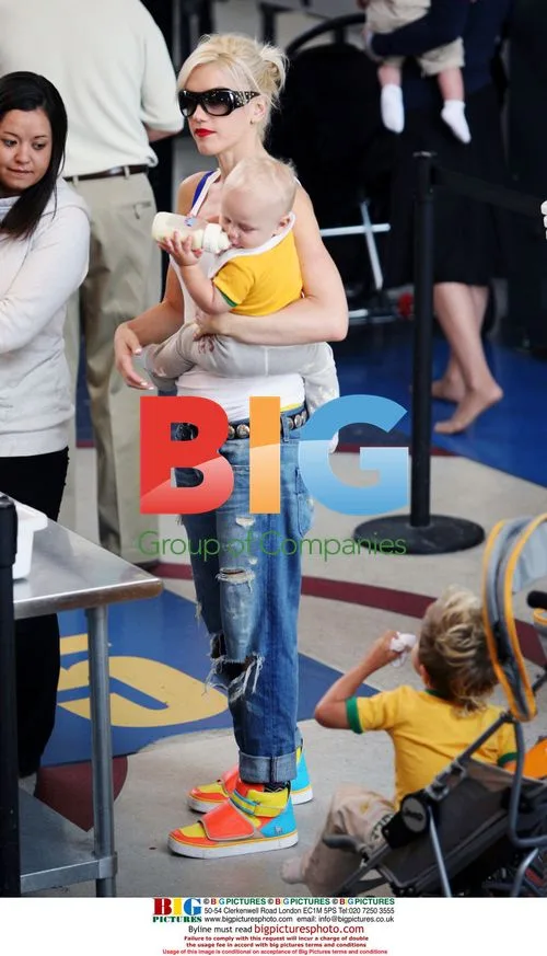 Gwen Stefani and Kids at LAX