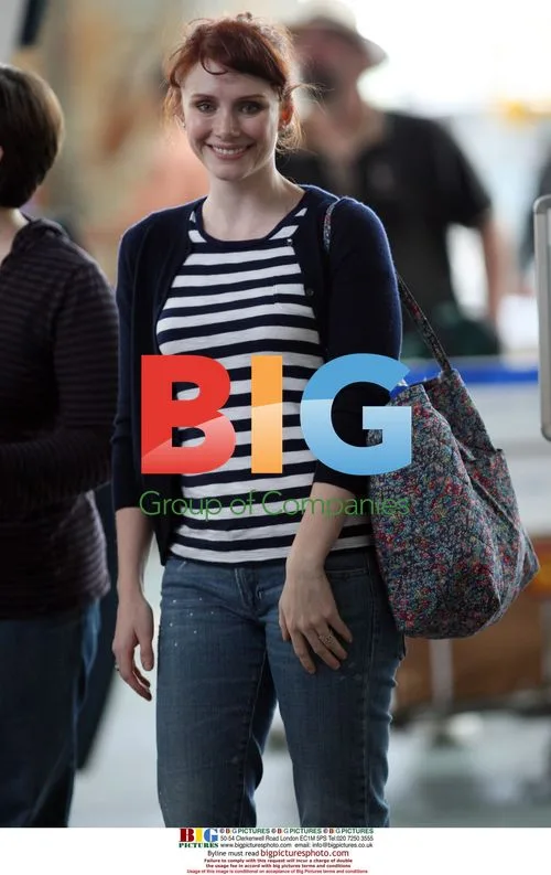 Bryce Dallas Howard Arrives at Vancouver Airport