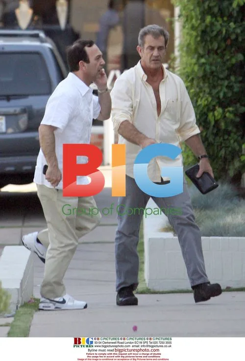 Mel Gibson lunches with friend before shopping
