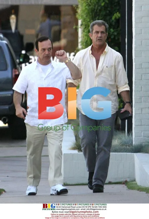 Mel Gibson and friend have lunch, shop in Beverly Hills