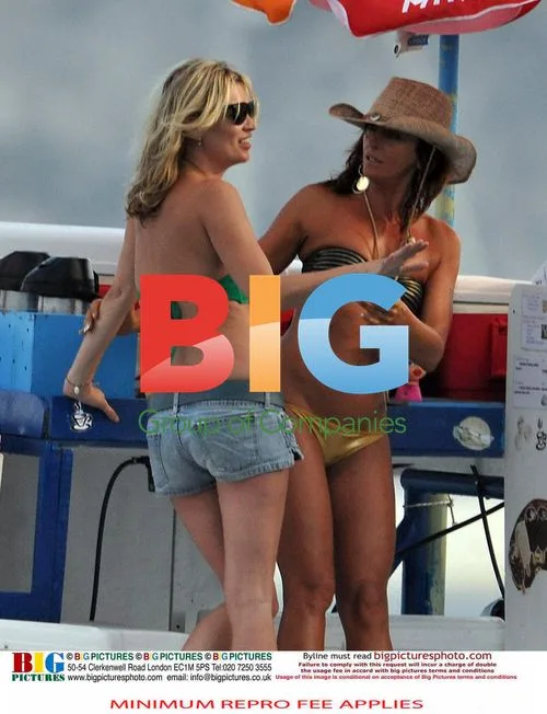Kate Moss and Lily Allen Smoking