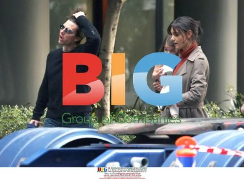 Tom Cruise and Daughter Visit Katie Holmes on Set