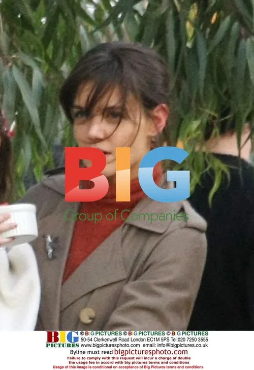 Tom Cruise and daughter Suri visit Katie Holmes on set