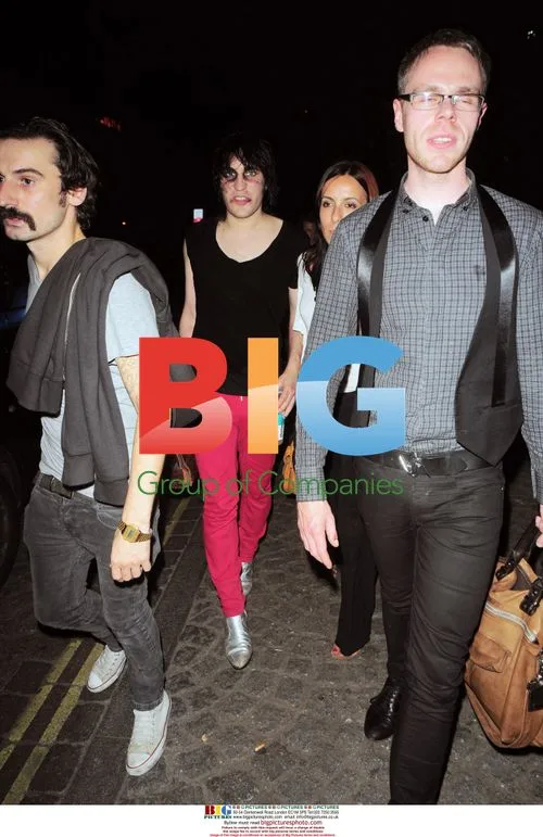 Noel Fielding leaves Vibe on Bricklane with friend