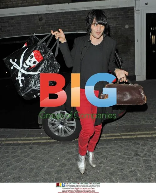 Noel Fielding arrives at Vibe bar for DJ set