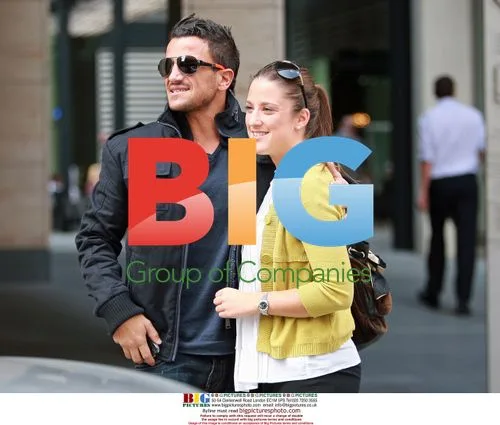 Peter Andre Meets Girl in London