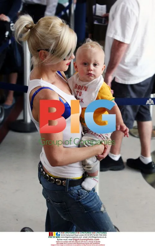 Gwen Stefani and Kids at LAX