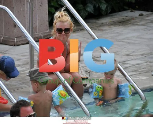 Britney Spears with sons at hotel pool