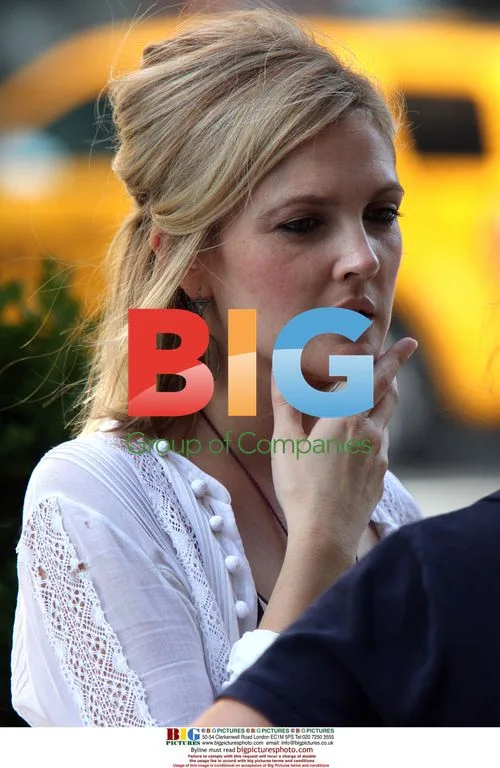 Drew Barrymore on 'Going the Distance' set