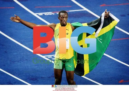 Usain Bolt sets new 100m world record